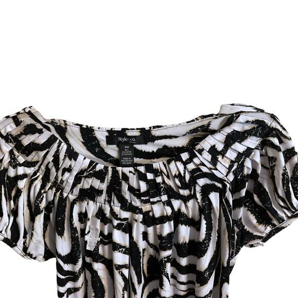 Style & Co PM Top Black White Tan Abstract Print Scoop Neck Stretch Knit Travel - Picture 3 of 7